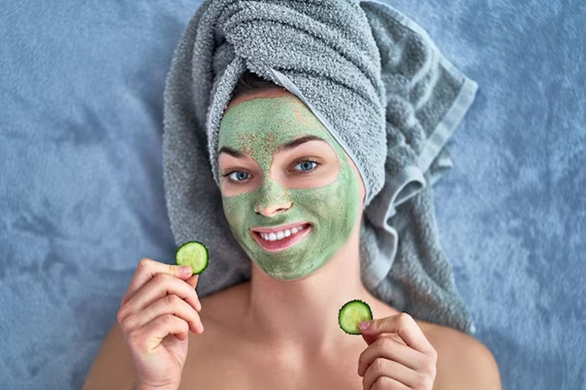 Cucumber Face Mask: கோடையிலும் உங்க சருமம் தங்கம் மாதரி ஜொலிக்கணுமா? வெள்ளரிக்காயை இப்படி யூஸ் பண்ணுங்க!