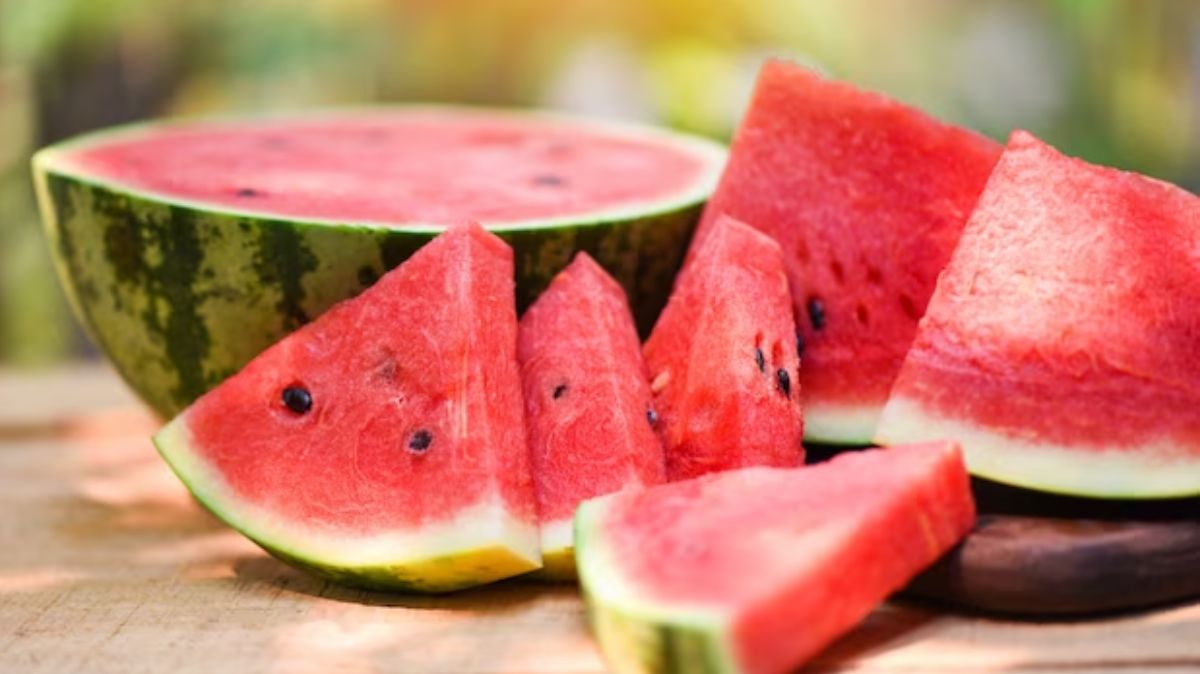 Watermelon Side Effects: அதிகமா தர்பூசணி சாப்பிடுபவர்களா நீங்க? இந்த பிரச்சனை எல்லாம் வரலாம்