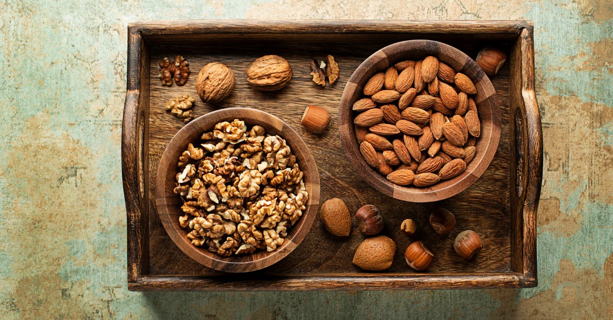 Walnuts Vs Almonds: ஊறவைத்த பாதாம் அல்லது ஊறவைத்த வால்நட்; ஆரோக்கியத்திற்கு எது நல்லது?