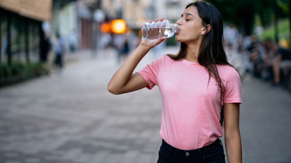 Dehydration Remedies: கோடையில் நீரிழப்பைத் தவிர்க்க இந்த வீட்டு வைத்தியங்களை ஃபாலோ பண்ணுங்க
