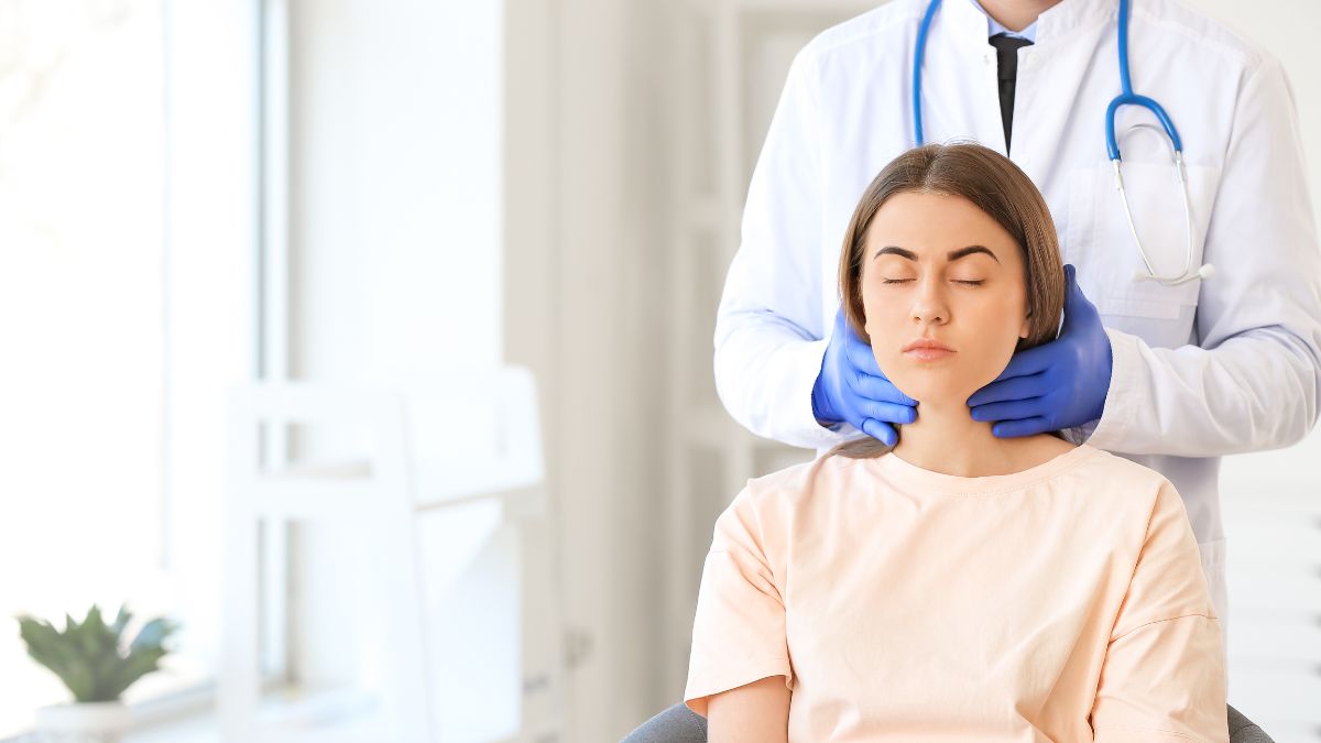 Throat Cancer: கழுத்து பகுதியில் கட்டி ஏற்படுவது புற்றுநோயின் அறிகுறியா? உண்மையை தெரிந்து கொள்ளுங்க!