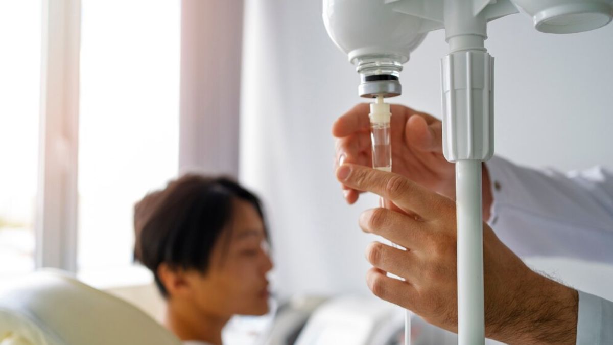 IV Therapy: ஐவி தெரபி சிகிச்சை முறை என்றால் என்ன? அதன் முக்கியத்துவம் என்ன தெரியுமா?