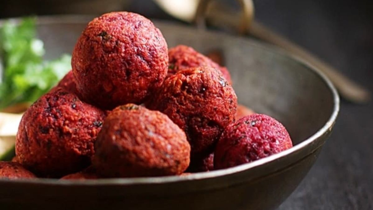 Beetroot Kola Urundai: குழந்தைகள் விரும்பி சாப்பிடும் பீட்ருட் கோலா உருண்டை செய்முறை!