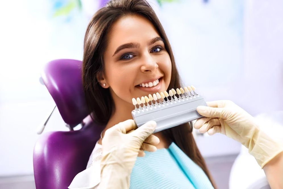 Teeth Whitening Herbs: பால் போன்ற வெண்மையான பற்களைப் பெற உதவும் மூலிகைகள்!