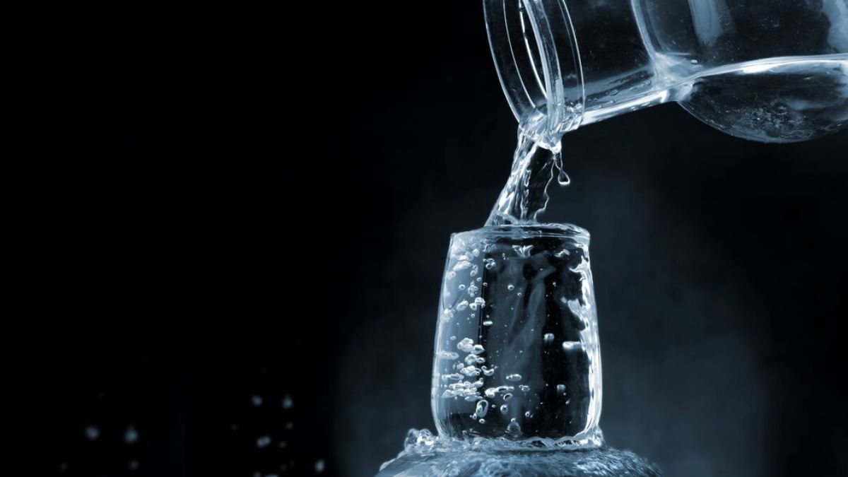Black Alkaline Water Benefits: கருப்பு ஆல்கலைன் தண்ணீர் குடிப்பதால் கிடைக்கும் நன்மைகள் இதோ!