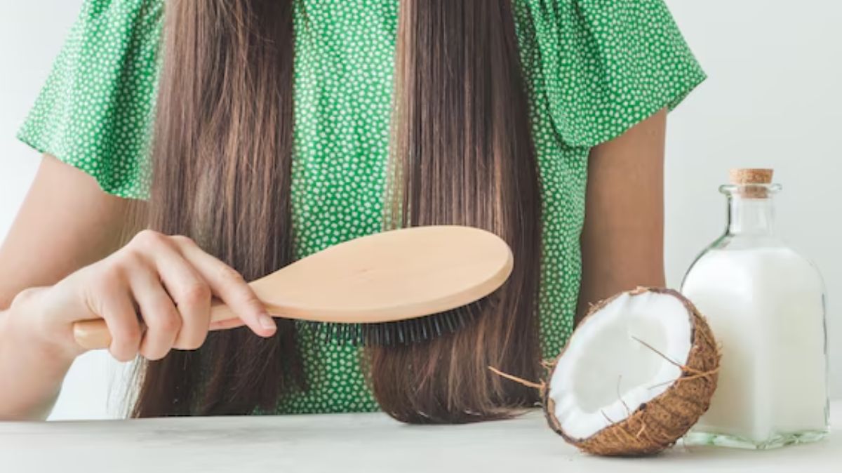 Monsoon Hair Care: மழைக்காலத்தில் முடிக்கு தேங்காய் எண்ணெய் தடவலாமா.? தெரிஞ்சிக்கலாம் வாங்க..