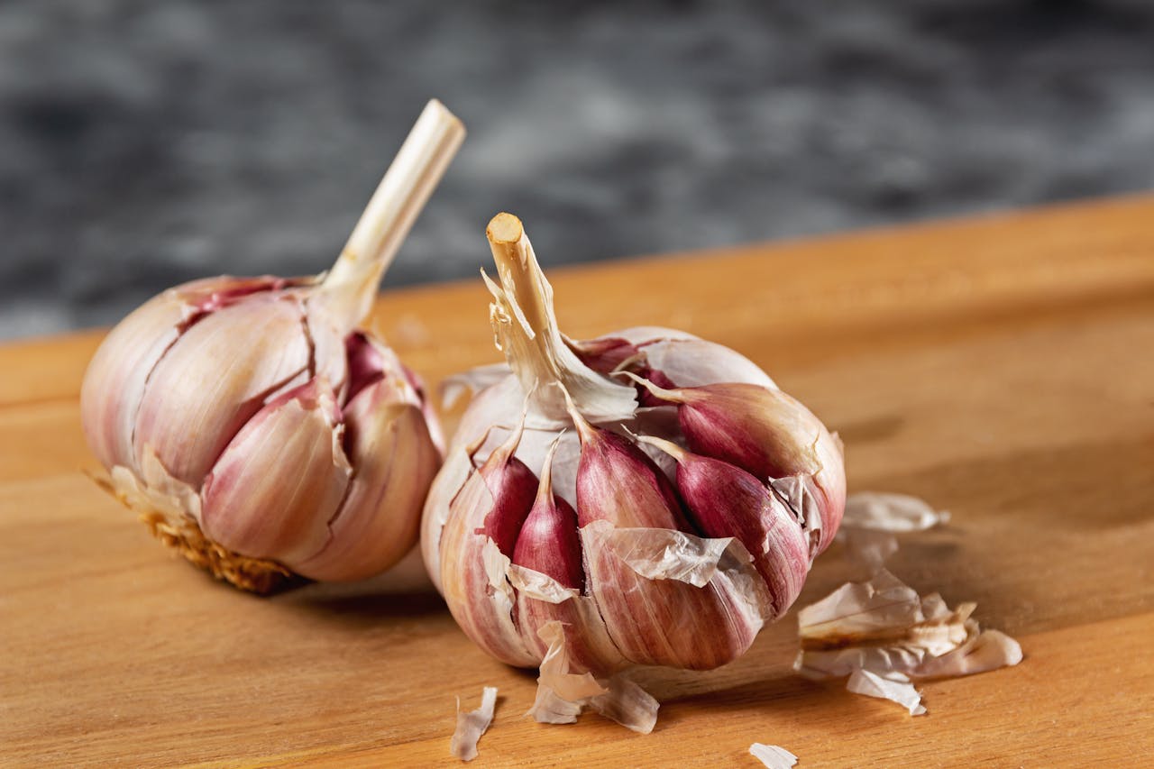 Garlic Peels benefits: இது தெரிஞ்சா இனி பூண்டு தோலை தூக்கி எறிய மாட்டீங்க… இதன் நன்மைகள் இங்கே!