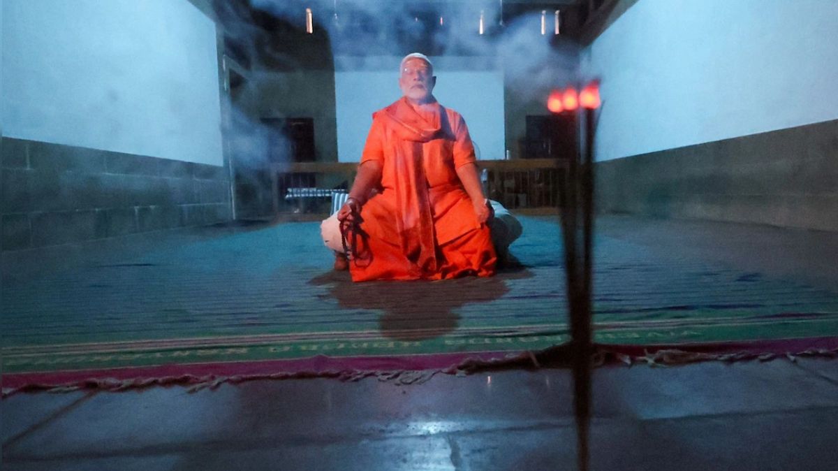 PM Modi Meditation: விவேகானந்தர் நினைவிடத்தில் தியானத்தில் அமர்ந்த பிரதமர் மோடி.! எவ்வளவு நேரம் தெரியுமா.?