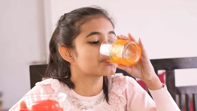 Oral Rehydration: காய்ச்சலின் போது குழந்தைகளுக்கு ORS கொடுக்கலாமா? இதன் தீமைகள் இங்கே!