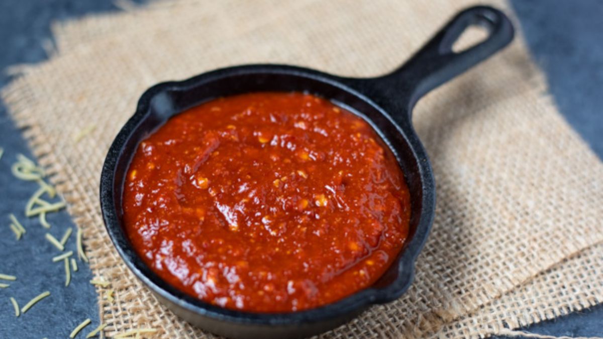 Chettinad Vara Milagai Chutney: இட்லி தோசைக்கு டக்கரான சட்னி.. செட்டிநாடு வர மிளகாய் சட்னி ரெசிபி இதோ..