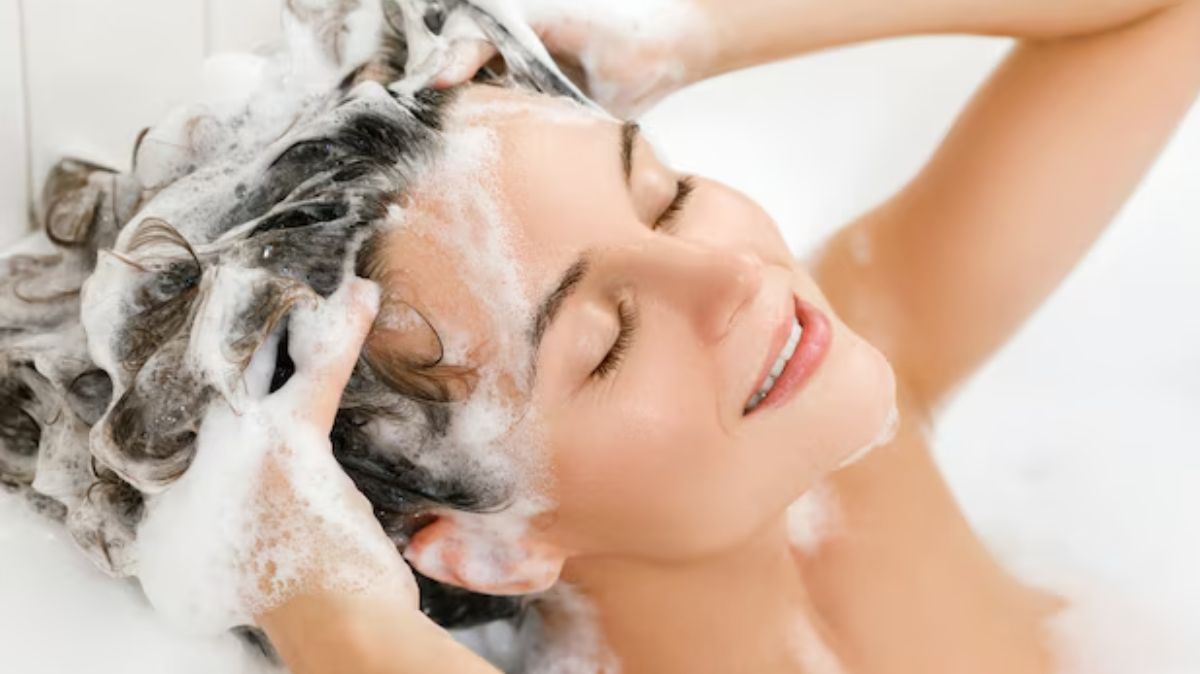 Hair Wash Mistakes: மழைக்காலத்தில் ஹேர் வாஷ் செய்யும் போது தவிர்க்க வேண்டியவை..