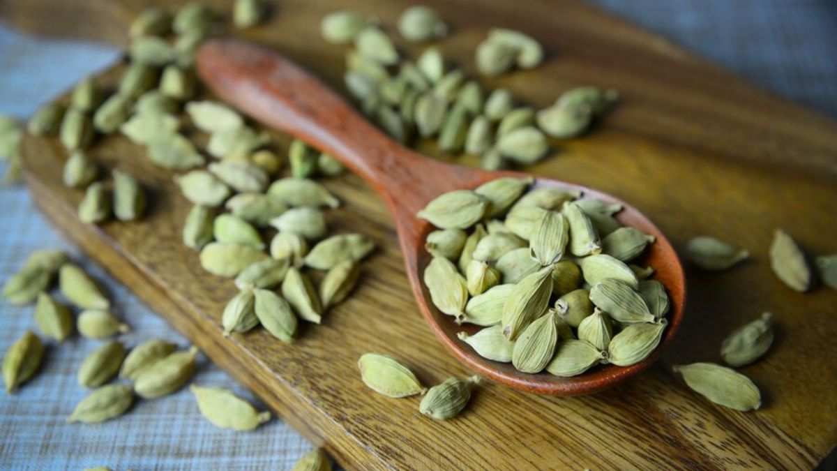 Cardamom Benefits: தினமும் இரண்டு ஏலக்காய் சாப்பிட்டு பாருங்க! இந்த பிரச்சனை எல்லாம் வரவே வராது