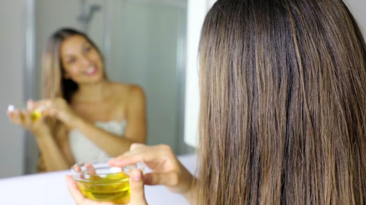 Oiling Hair: முடிக்கு சரியான முறையில் எண்ணெய் தடவுவது எப்படி? ஆயுர்வேத டிப்ஸ் இங்கே!