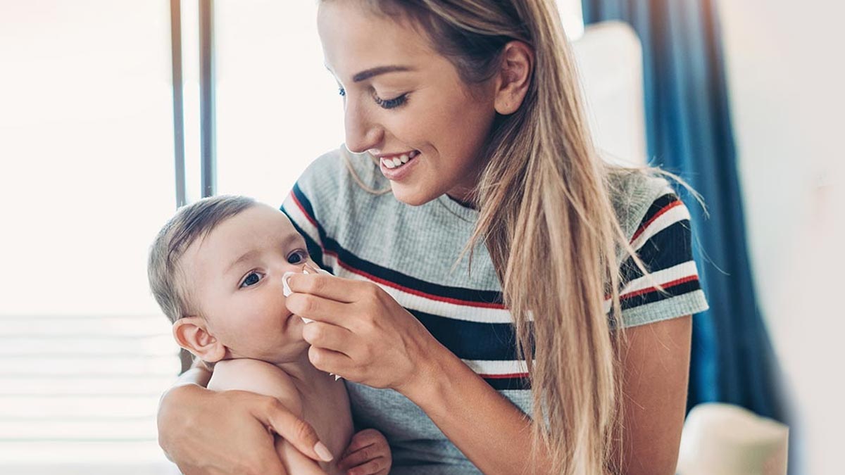 Baby Nose Shape: குழந்தையின் மூக்கை நீவுவது மூக்கின் வடிவத்தை மாற்றுமா? உண்மை என்ன?