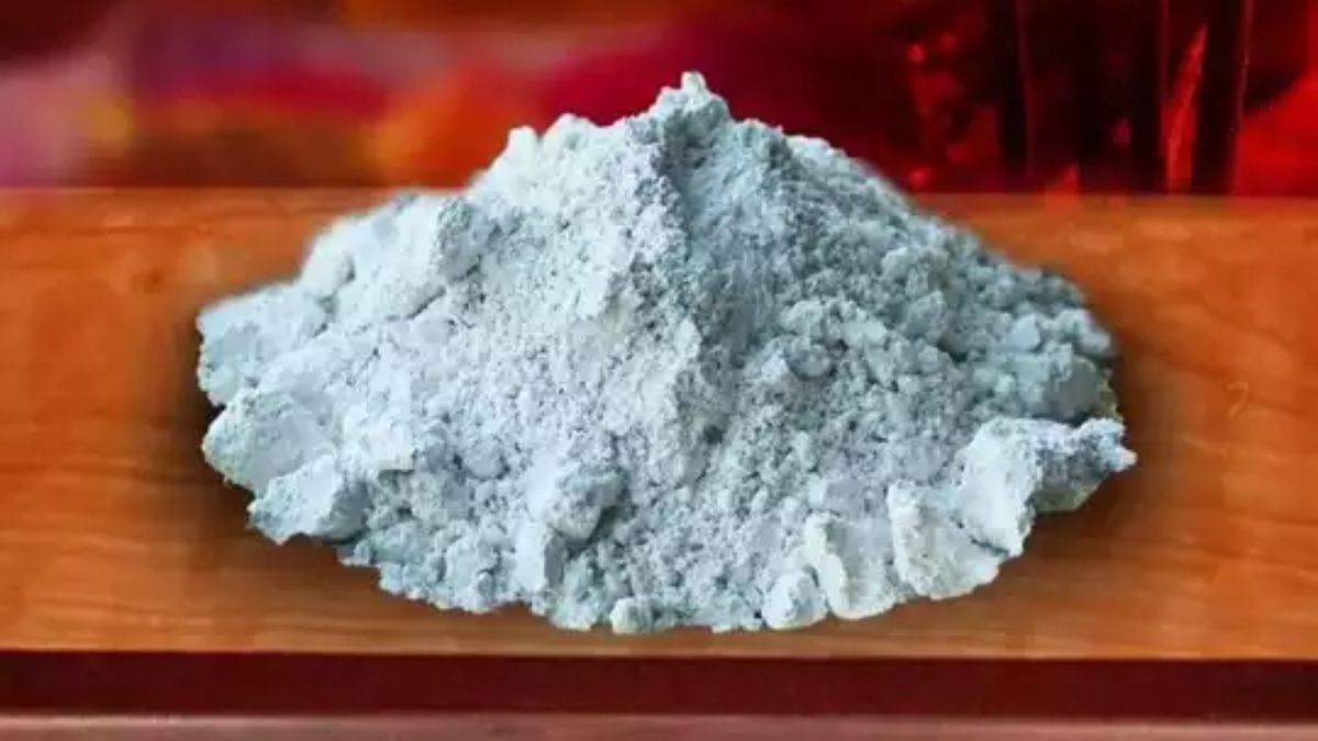 Eating Thiruneeru: விபூதி சாப்பிடுபவரா நீங்க? அப்போ இதை கண்டிப்பா படியுங்க!
