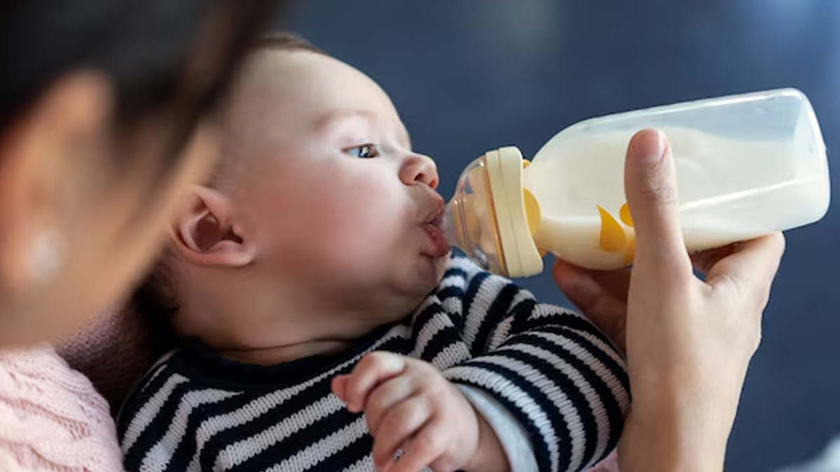 Formula Milk For Baby: குழந்தைகளுக்கு புட்டிப்பால் கொடுப்பதை எப்போது நிறுத்த வேண்டும்?