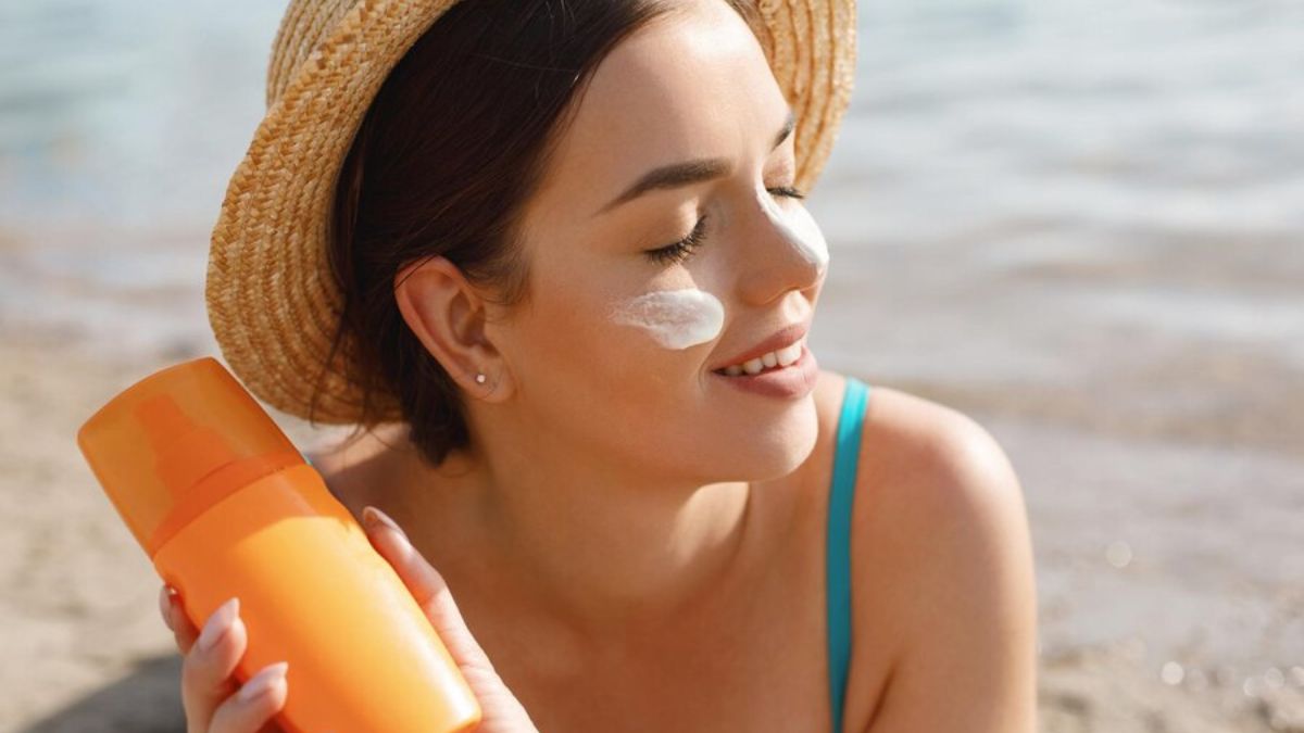 Sunscreen Benefits: சருமத்திற்கு சன்ஸ்கிரீன் கண்டிப்பா தேவை! ஏன் தெரியுமா?