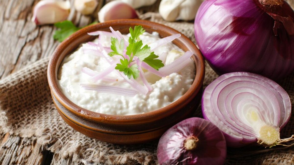 Curd and Onion: தயிர் மற்றும் வெங்காயத்தை ஒன்றாக சாப்பிடுவது உடலுக்கு நல்லதா?