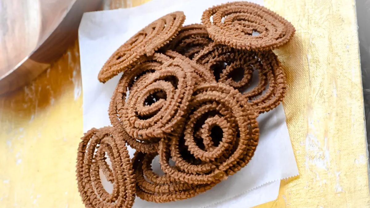 Diwali Snacks Recipes: தீபாவளிக்கு மொறு மொறு ராகி முறுக்கு செய்யலாமா? இதோ ரெசிபி!