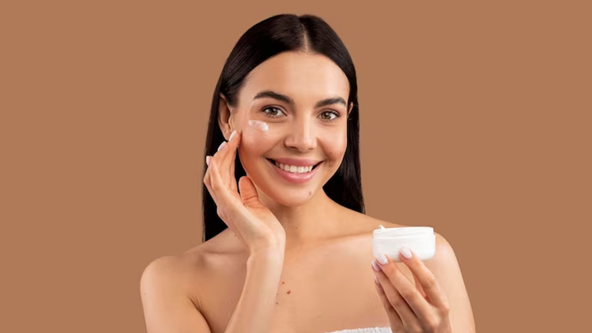 Fragrance Moisturizer: வாசனையான மாய்ஸ்சரைசர் பயன்படுத்துவது எவ்வளவு ஆபத்து தெரியுமா?