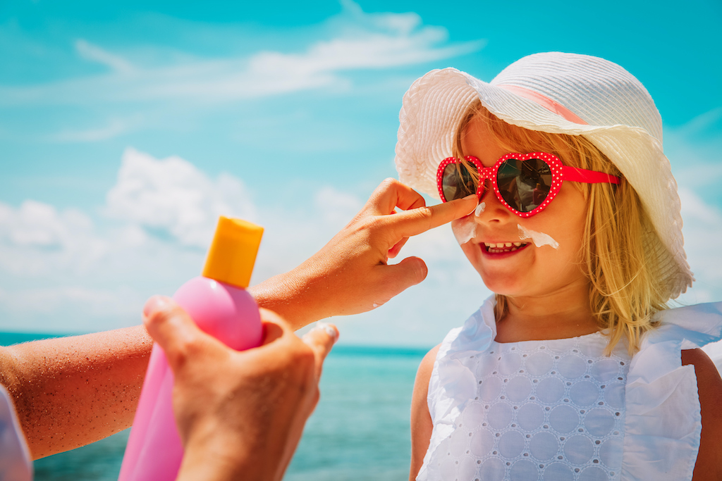 Sunscreen For Kids: குழந்தைகளுக்கு தினமும் சன் ஸ்கிரீன் தடவுவது அவசியமா? இதோ பதில்!