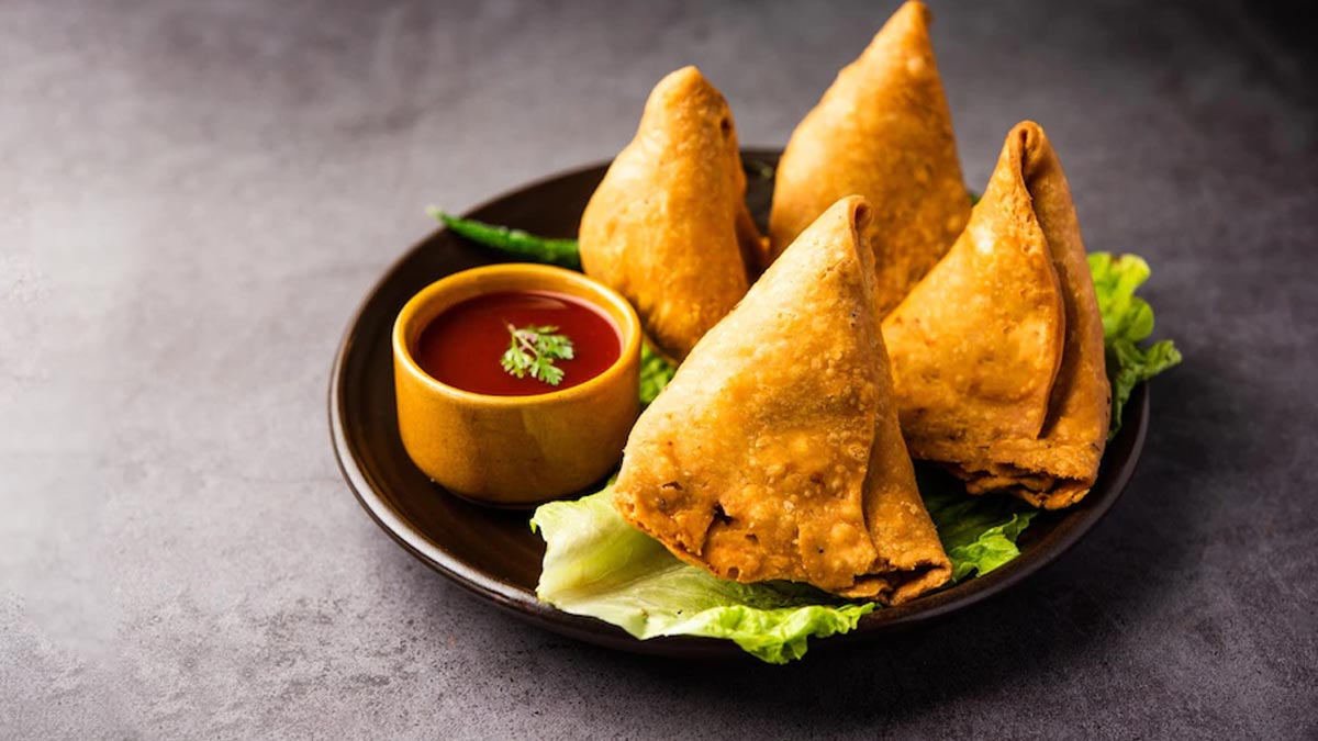 Fried Food: உங்களுக்கு பக்கோடா, சமோசா, சிப்ஸ் சாப்பிட பிடிக்குமா? அப்போ இந்த நோய் வருமாம்!