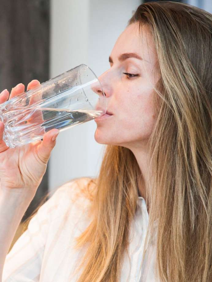 side-effects-of-drinking-too-much-water-onlymyhealth-water-toxicity