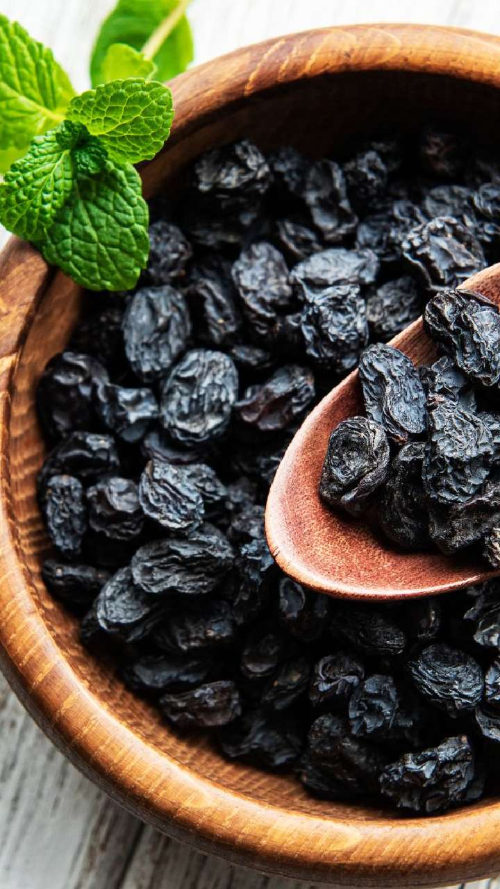 How To Eat Black Raisin For Clear And Glowing Skin