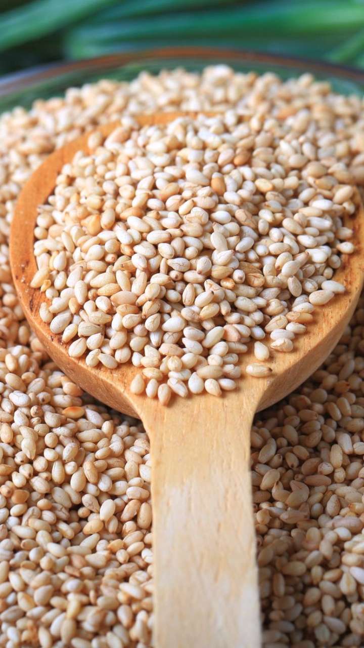 how-to-eat-sesame-seeds-hair-growth-and-glowing-skin