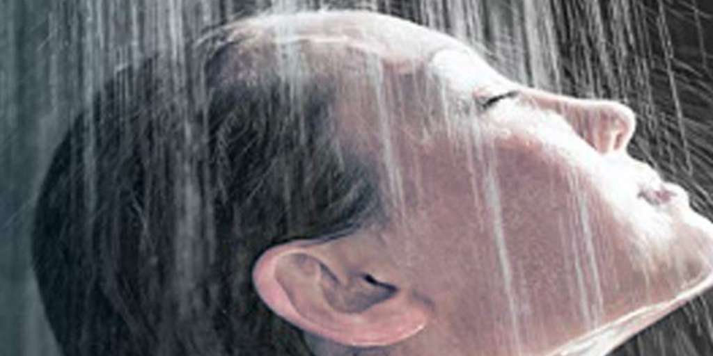 बुखार में नहाना सही या गलत? जानें सेहत पर कैसा होगा असर