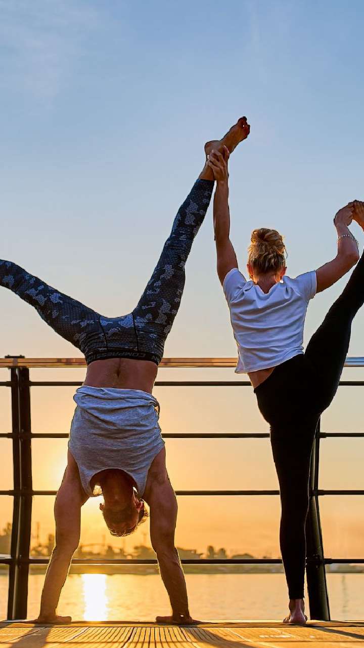 Couple's Yoga Poses: 23 Easy, Medium, and Hard Partner Poses | Yoga