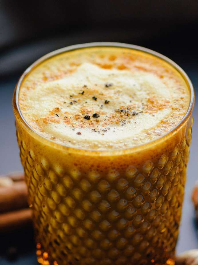 here-are-6-health-benefits-of-drinking-turmeric-milk-before-bed