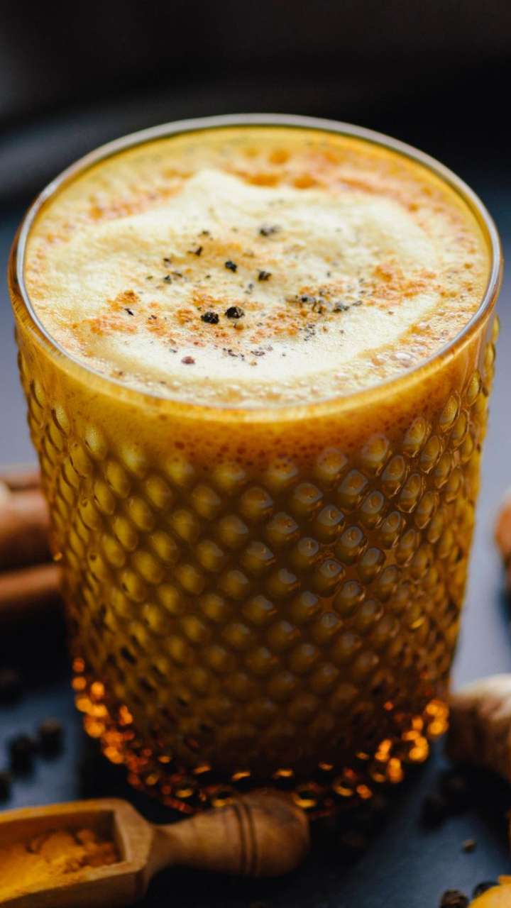 Here Are 6 Health Benefits Of Drinking Turmeric Milk Before Bed