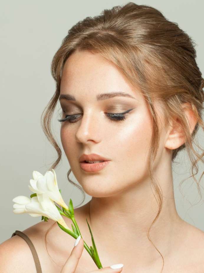Fall Season Beauty Tips Things To Apply On Face For Glow Onlymyhealth fall-season-beauty-tips-things-to-apply-on-face-for-glow-onlymyhealth