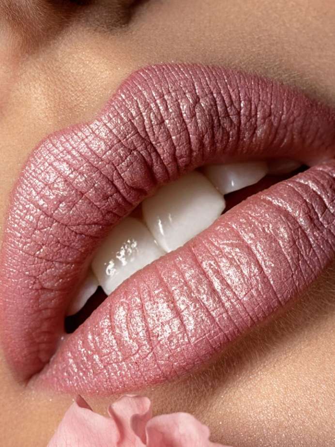 What Are The Side Effects Of Using Lipstick Everyday? Onlymyhealth
