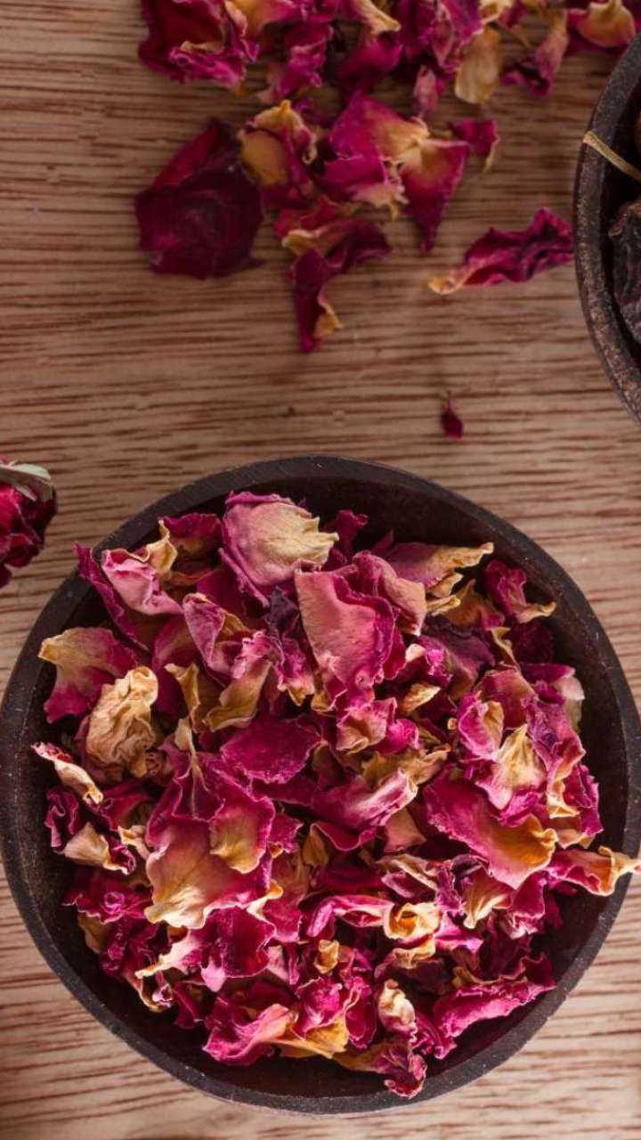 Rose Petal Powder Benefits: Top Benefits of Rose Petal Powder