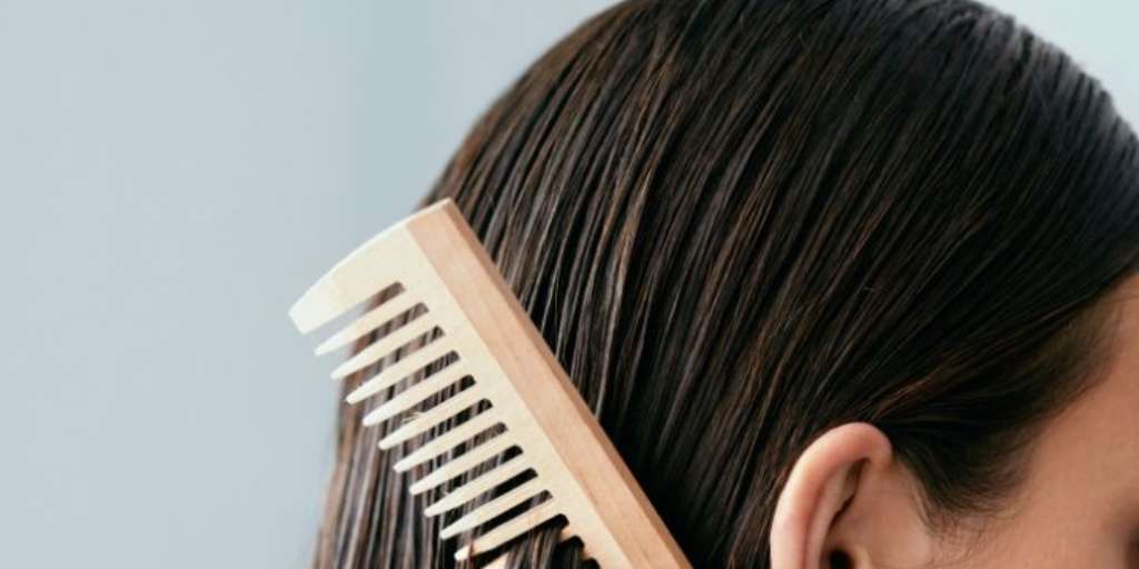 Benefits Of Brushing Your Hair Before Hair Wash | Onlymyhealth