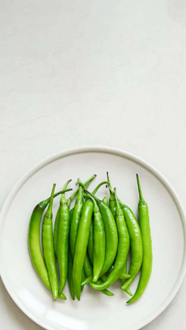 सर्दियों में मिर्ची खाना पड़ सकता है भारी, जानें कैसे