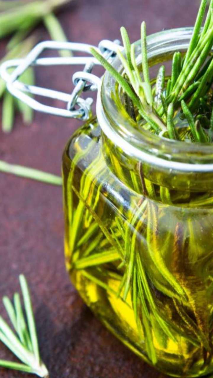 How Rosemary Essential Oil Can Help You Get Spotless Skin