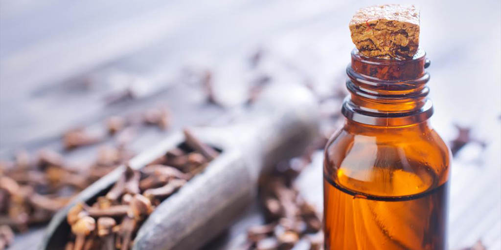 पुरुषों के लिए फायदेमंद है लौंग का तेल