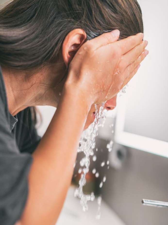 why-you-should-never-wash-your-face-with-hot-water-onlymyhealth