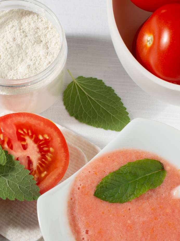 How To Make Tomato and Sugar Face Scrub For Oily Skin? Onlymyhealth