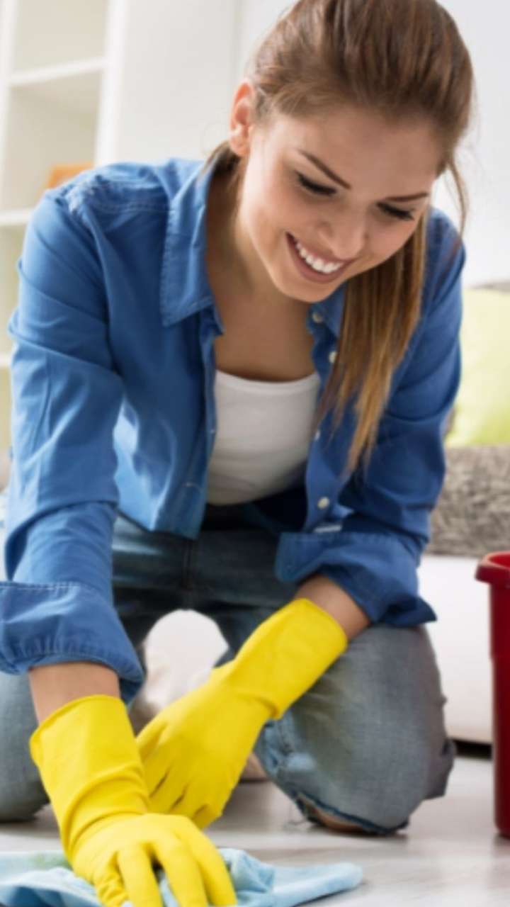 बैठकर पोछा लगाना भी है बेस्‍ट एक्सरसाइज