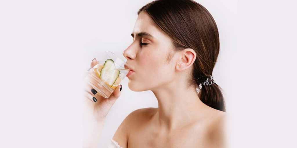 Lemon Water for Skin ग्लोइंग त्वचा के लिए नींबू पानी पिएं