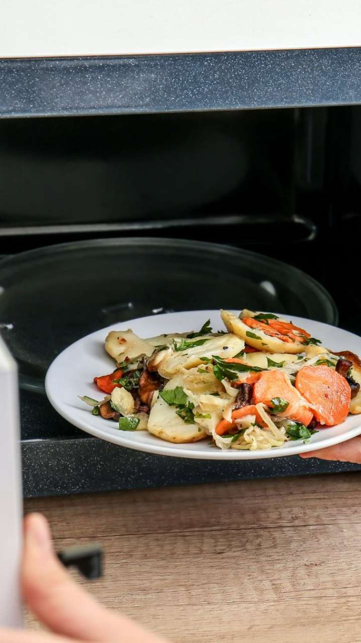 Why You Should Not Use Microwave To Reheat Your Food?