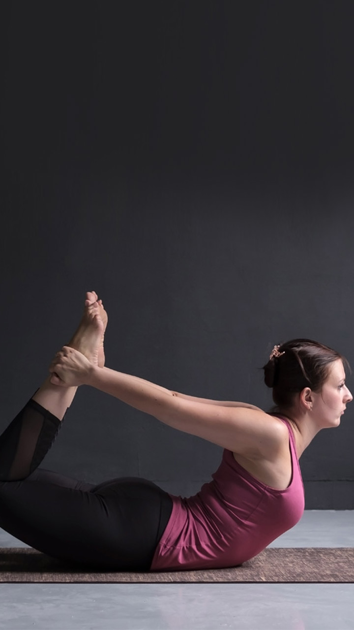 here are yoga poses for cervical pain relief,- दर्द से राहत के लिए यहां योग  पोज़ दिए गए हैं | HealthShots Hindi