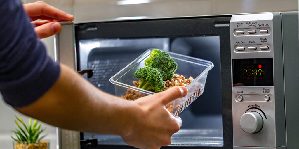 Why Not To Reheat Food In Microwave