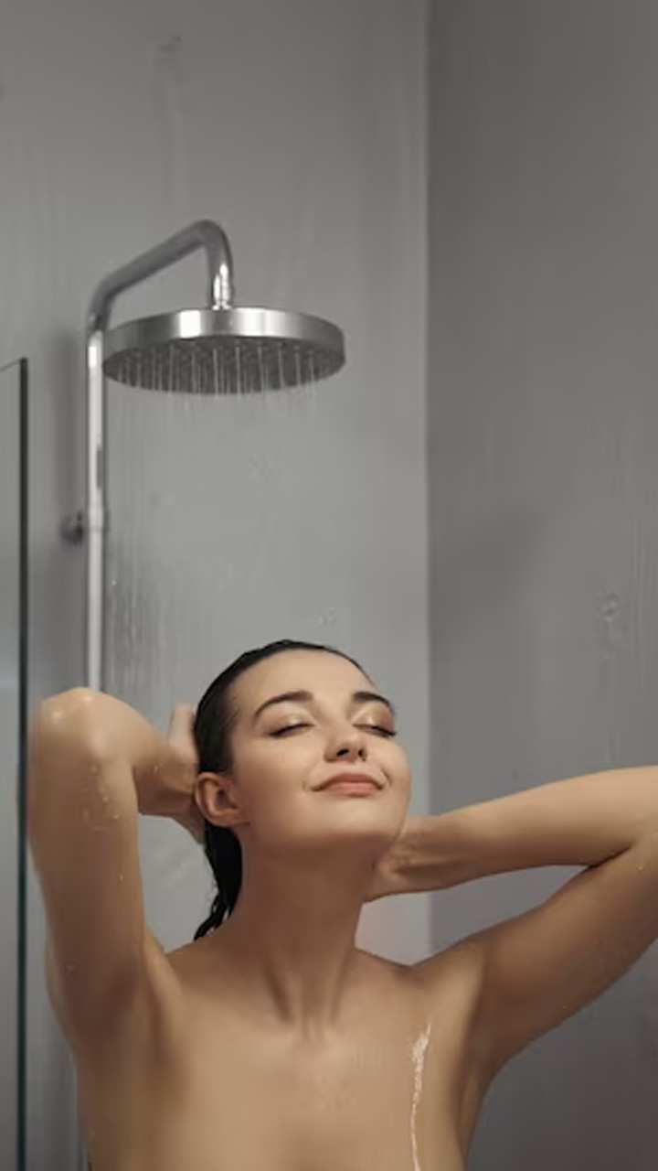 Shower mistakes that damage your hair & skin