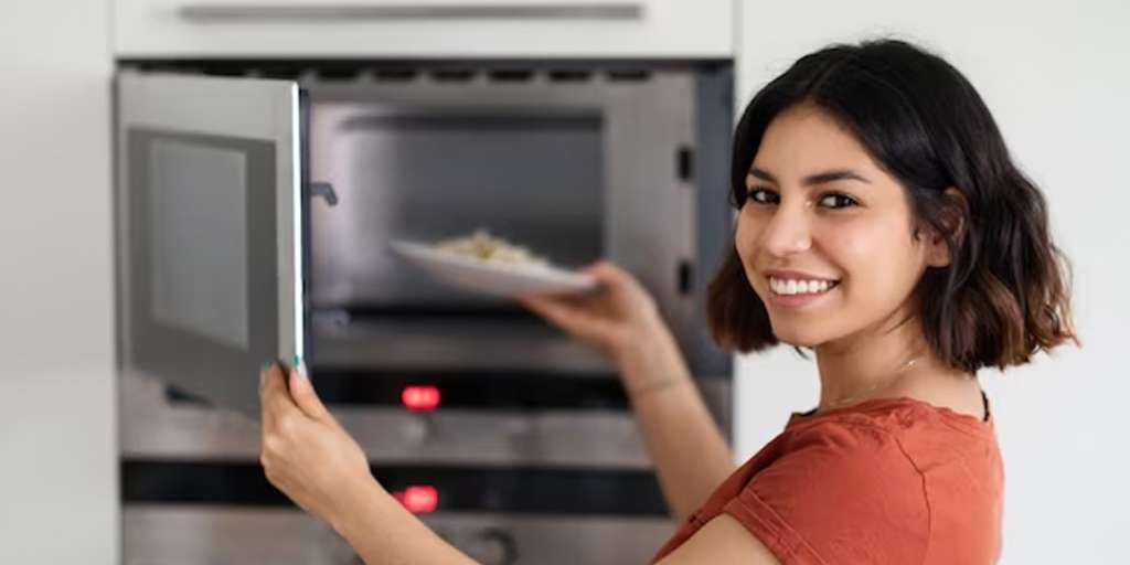 Foods to never reheat in microwave