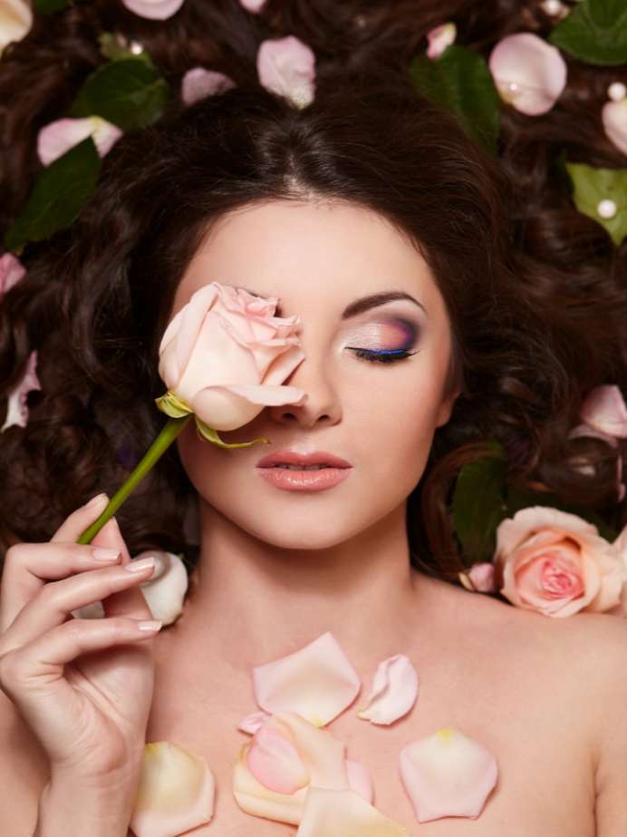 गुलाब जल लगाने के फायदे rose water rose water for skin night skin